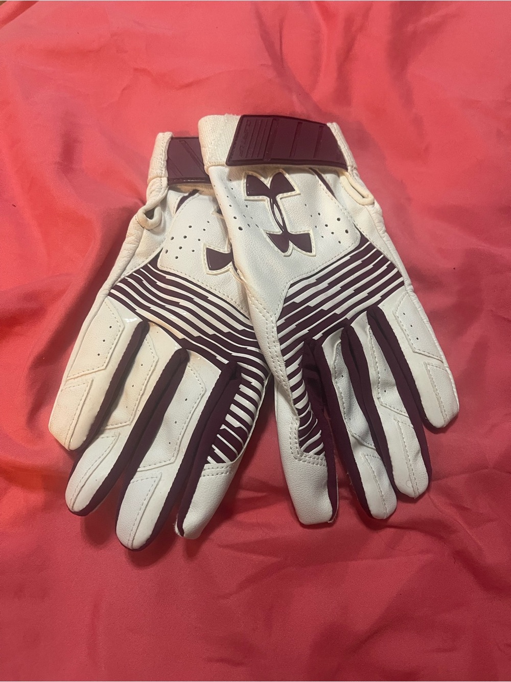 Under Armour Men’s White and Maroon Training Gloves